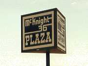 plaza.jpg (3664 bytes)